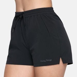 Doing Things shorts in black
